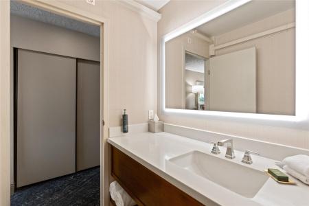 DoubleTree by Hilton City Center - 45