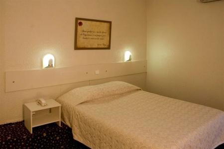 Ours Blanc - Place Victor Hugo - 17