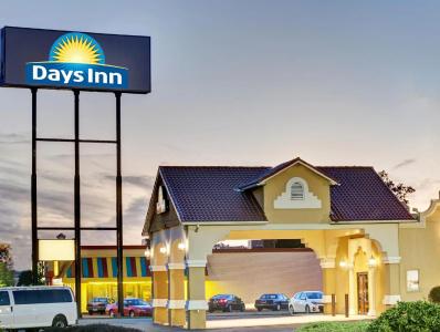 Days Inn by Wyndham Airport Fair and Expo Center - 21