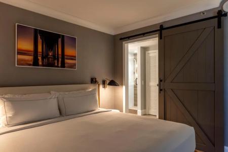 The Waterfront Beach Resort, A Hilton - 204