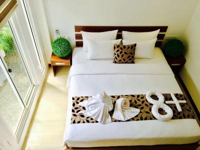 8+ Plus Motels - 48