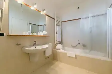 Continental Wellness & Spa - 79