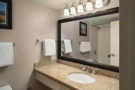 Courtyard by Marriott - 8