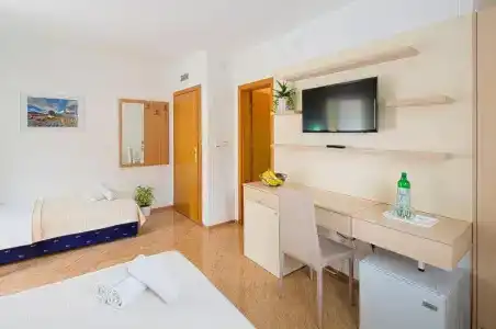 Budva Inn Guest House - 18
