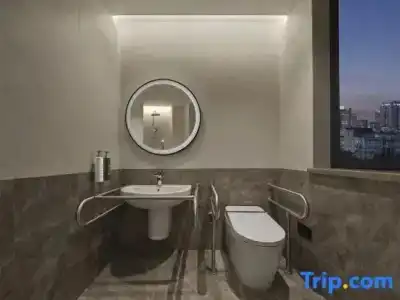 Hilton Garden Inn West Lake - 39