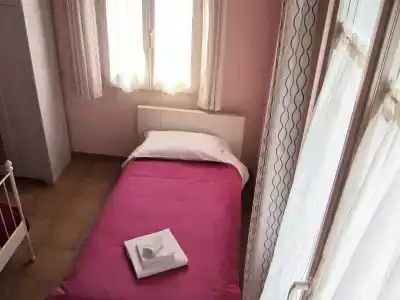 Insolent Inn - 2