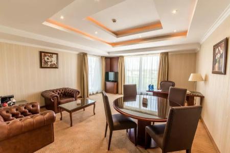 Ramada & Suites by Wyndham Bucharest North - 35