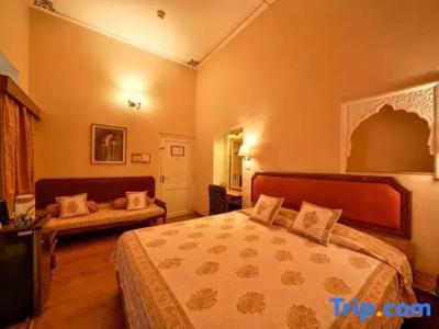 Arya Niwas - 171