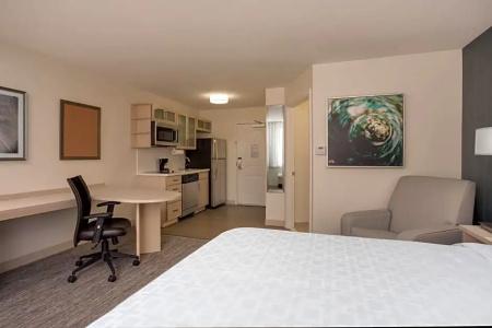 Candlewood Suites Miami Intl Airport - 36Th St, An Ihg - 105