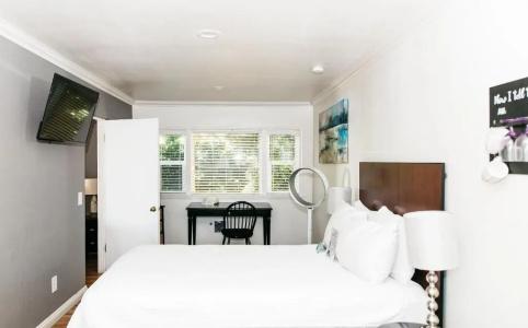 Seaside Laguna Inn & Suites - 103