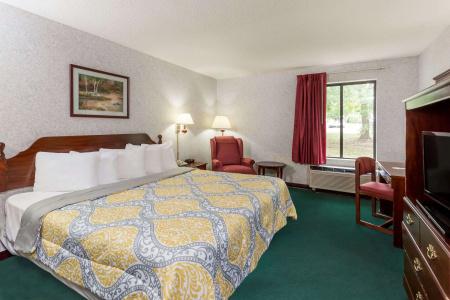 Days Inn by Wyndham Battlefield Rd/Hwy 65 - 1