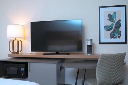 Elk Lake Inn & Suites - 34