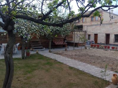 Falcon Cave Suites - 10