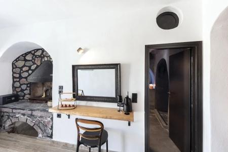 Pearl of Caldera Oia - Boutique by Pearl Collection - 110