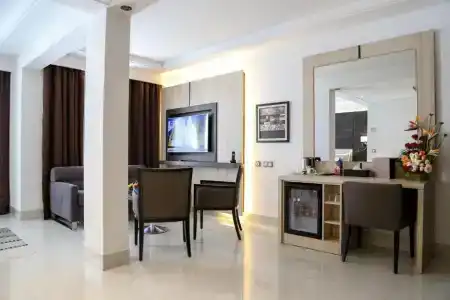 Radisson - 38