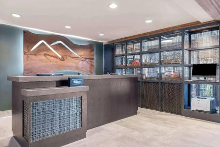 DoubleTree by Hilton - 33