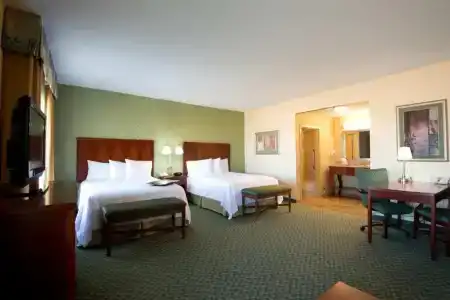Hampton Inn & Suites West - 103