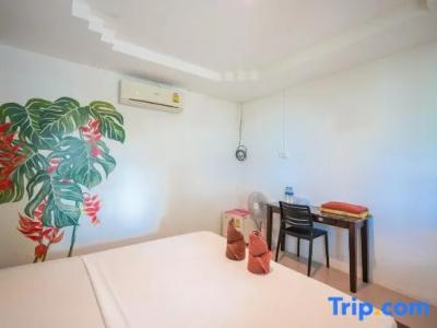 Phi Phi Cozy Seafront Resort - 35