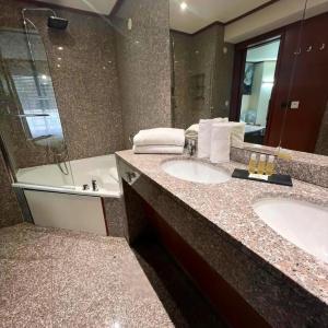 Goldstar  & Suites - 26