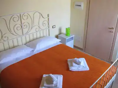 Insolent Inn - 3