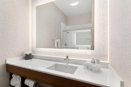 Holiday Inn Express Vancouver North - 8