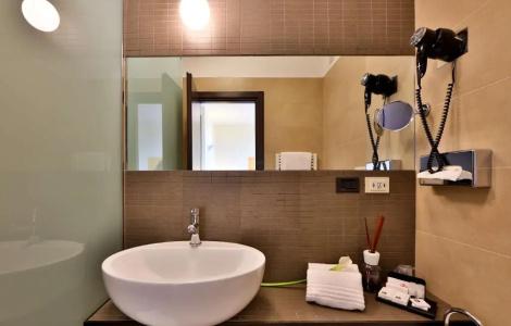 Best Western Plus Farnese - 88