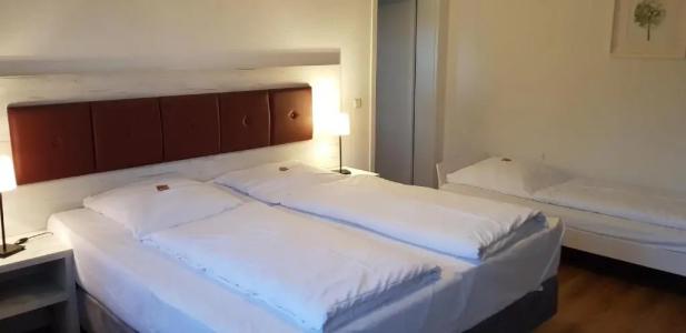 & Restaurant Lindengarten - 40