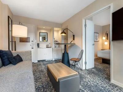 Sheraton Suites Old Town - 102