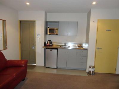 Bealey Avenue - 12