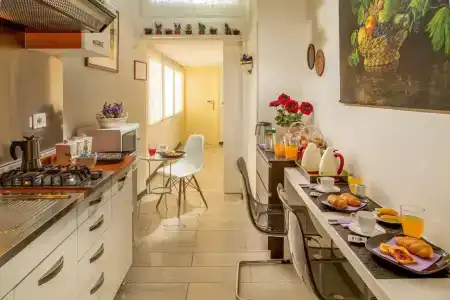 Roma Central Guest House - 17