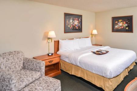 Courtesy Inn Downtown - 2