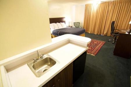 Royal Plaza Inn - 99