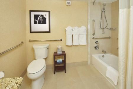 Hilton North Hills - 35