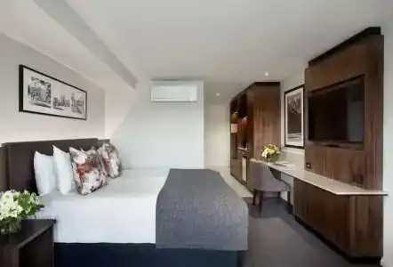 Rydges Latimer - 74