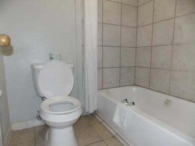 Augusta Best Inn - 8
