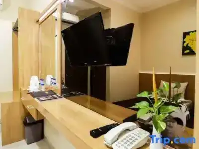Rosalia Indah - 27