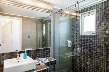 Kavos & Suites - 185