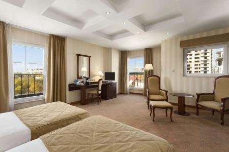 Ramada & Suites by Wyndham Bucharest North - 2