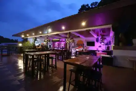 Balcony Party Hostel - Adult Only +18 - 24