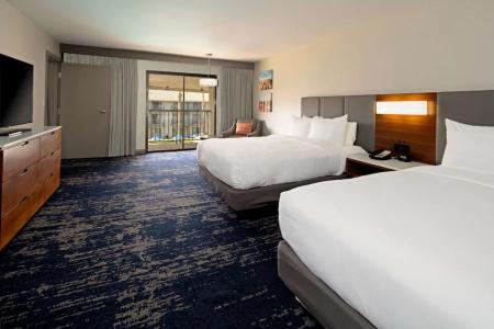DoubleTree by Hilton - 36
