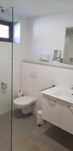 & Restaurant Lindengarten - 41