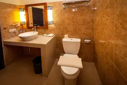 Yulia Beach Inn Kuta - 30