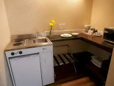 Divya Sutra Suites on Robson Downtown - 19
