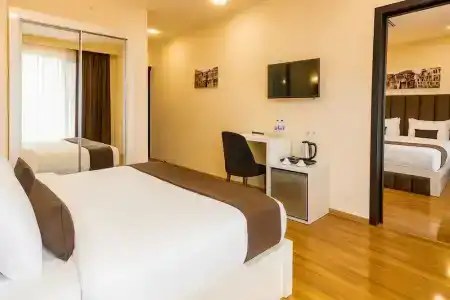 Residence Plaza - 96