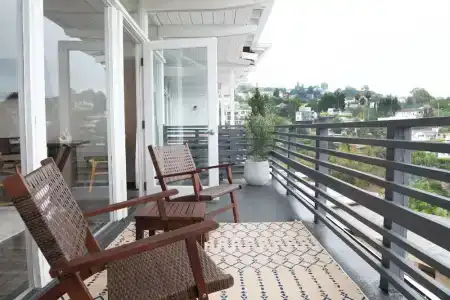 Hollywood Hills - 34