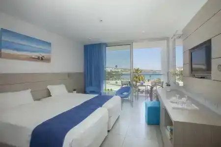 Limanaki Beach & Suites - 85
