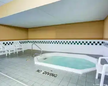 Comfort Inn & Suites - 15