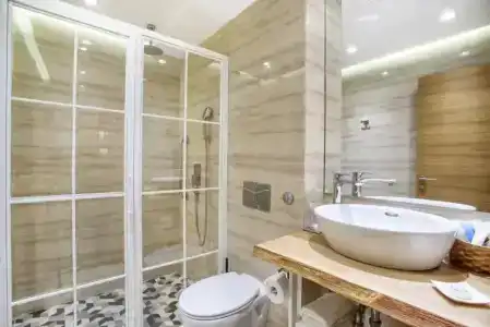 One Luxury Suites - 79