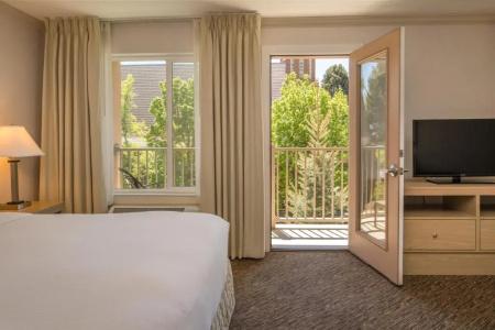 DoubleTree by Hilton - 63