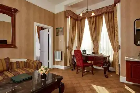 Queen Anne - 16